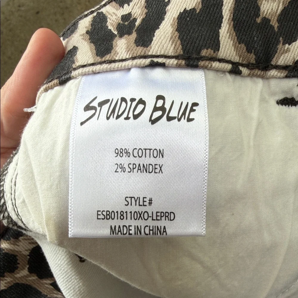 Studio Blue Luna High Rise Slim Straight: Size 4/27